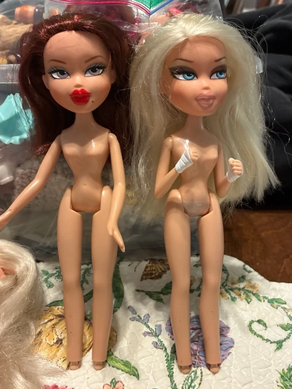 Set of Two Bratz Fashion Dolls - Cloe and roxxi